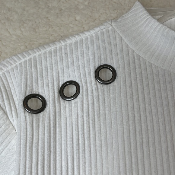 NWT Soncy Womens White Short Sleeve Top with Shoulder Grommets SIZE 0X PLUS SIZE - Picture 5 of 9